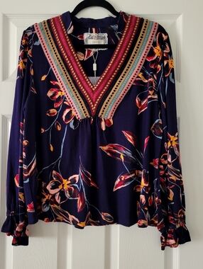 Womens NWT Size Medium Cupio Navy Multicolor Floral V-Neck Boho Blouse